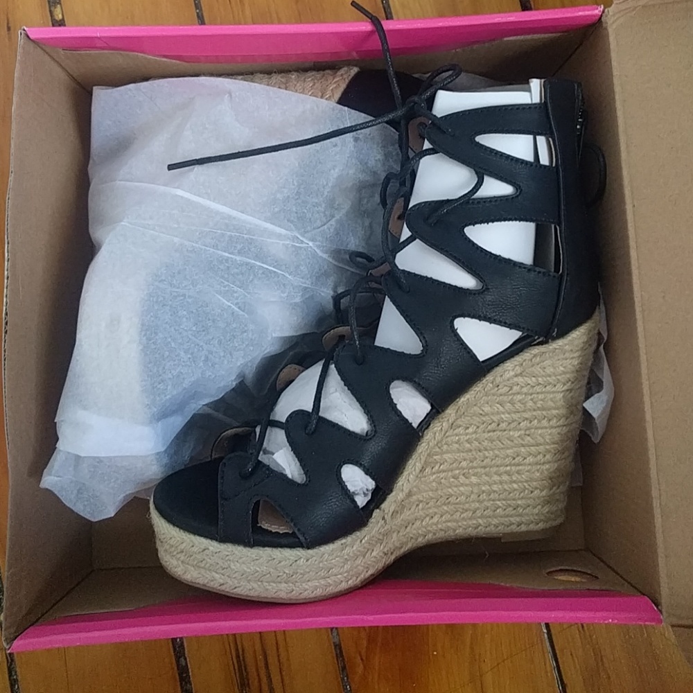Caged lace-up Wedge Sandals